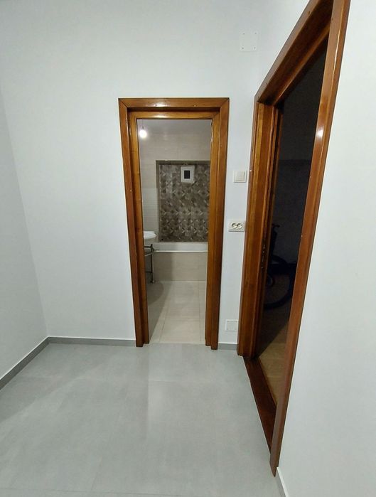 Apartament Pacurari 3 camere etaj 2/9 din 1990 Decomandat  Renovat
