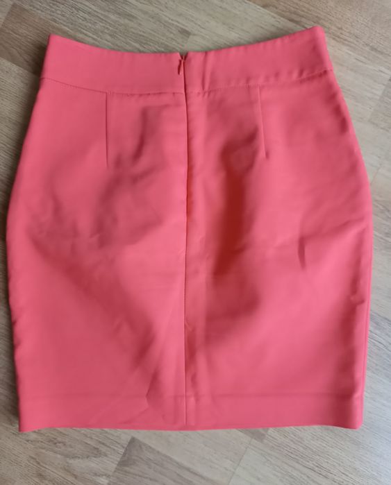 Fusta Zara model conic cu buzunare