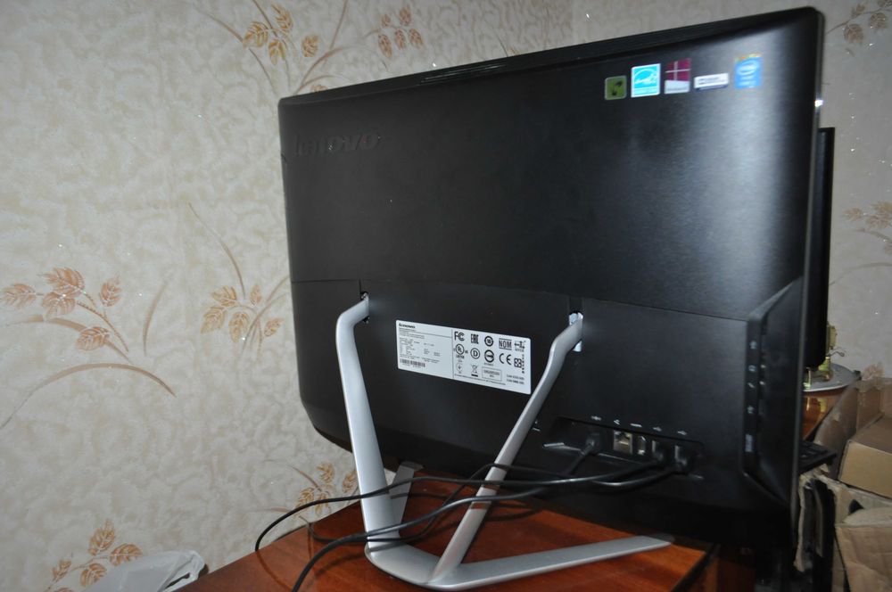 Моноблок Lenovo c560