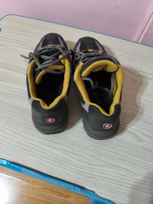 Swiss Gear туристичски обувки