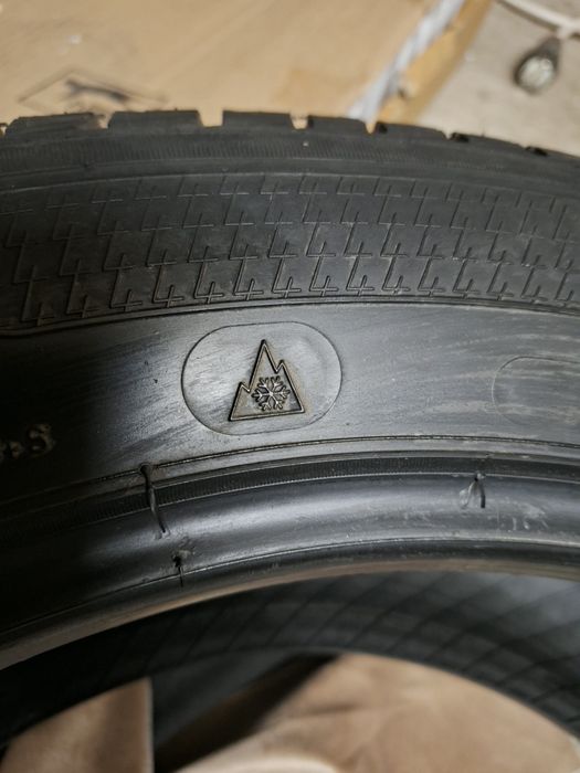 Vând  2 Bucăți Anvelope 235-55-R18 all season Kleber