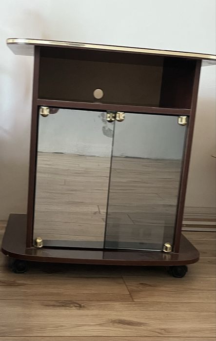 Продам полку под телевизоа