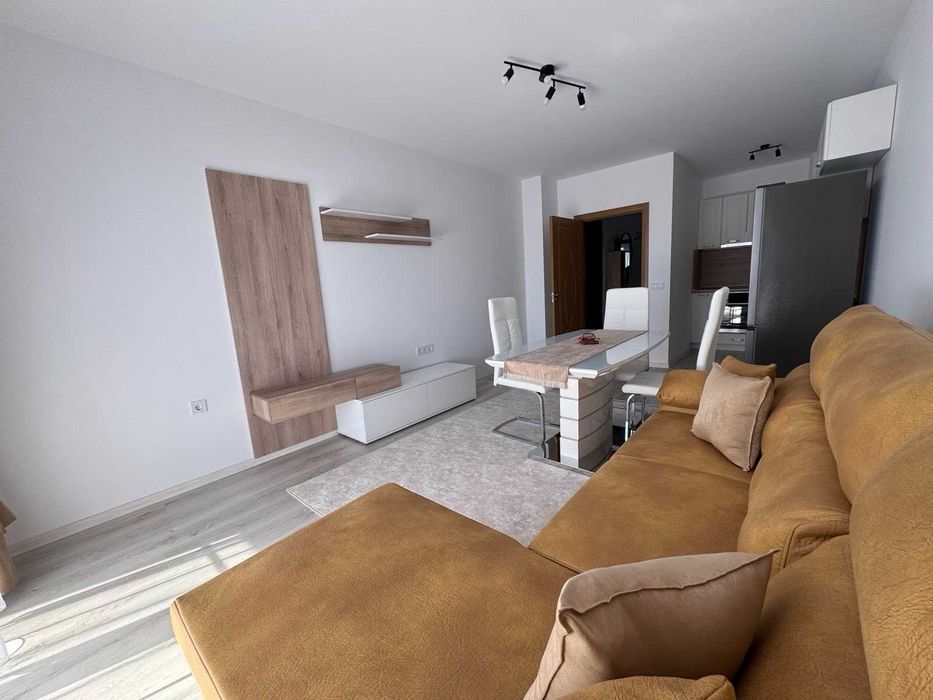 Дава се под наем Двустаен апартамент в Бургас, Възраждане - 80 кв.м за 612 € - Снимка #1