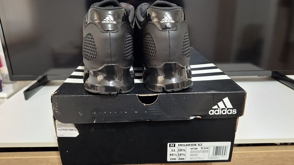 Adidas 45.5 оригинални нови