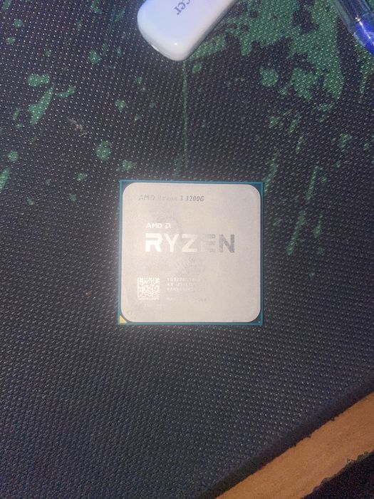 Продам процессор Ryzen 3 3200G