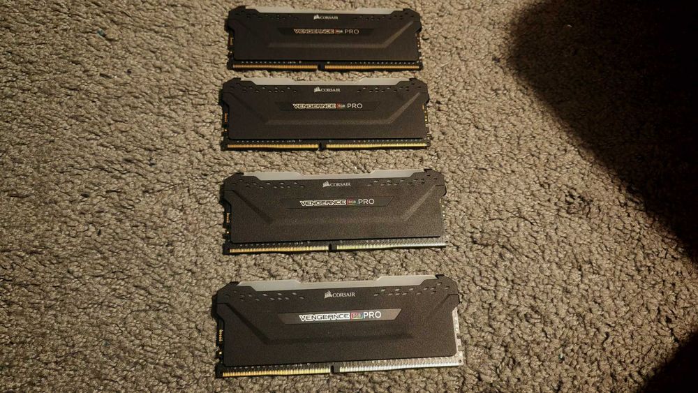 Рам памет Corsair Vengeance RGB PRO 4x8GB 32GB 3200Mhz  DDR4