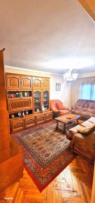 Trei camere decomandat etajul 1, Dacia