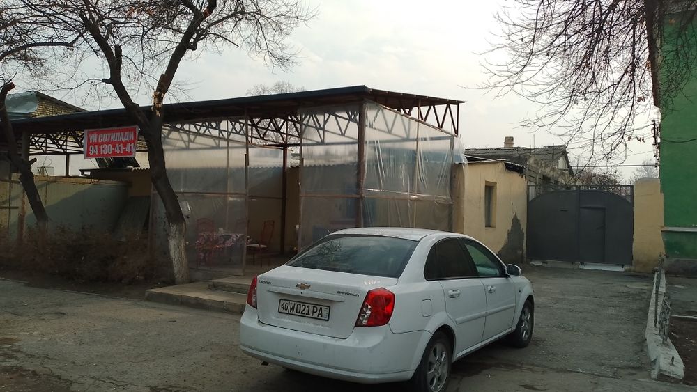 13 сотих йул буйида ховли уй фаргона сентрда, турма олдида.