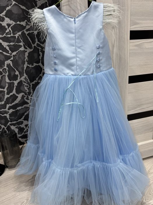 Продам нежно голубое платье для девочки