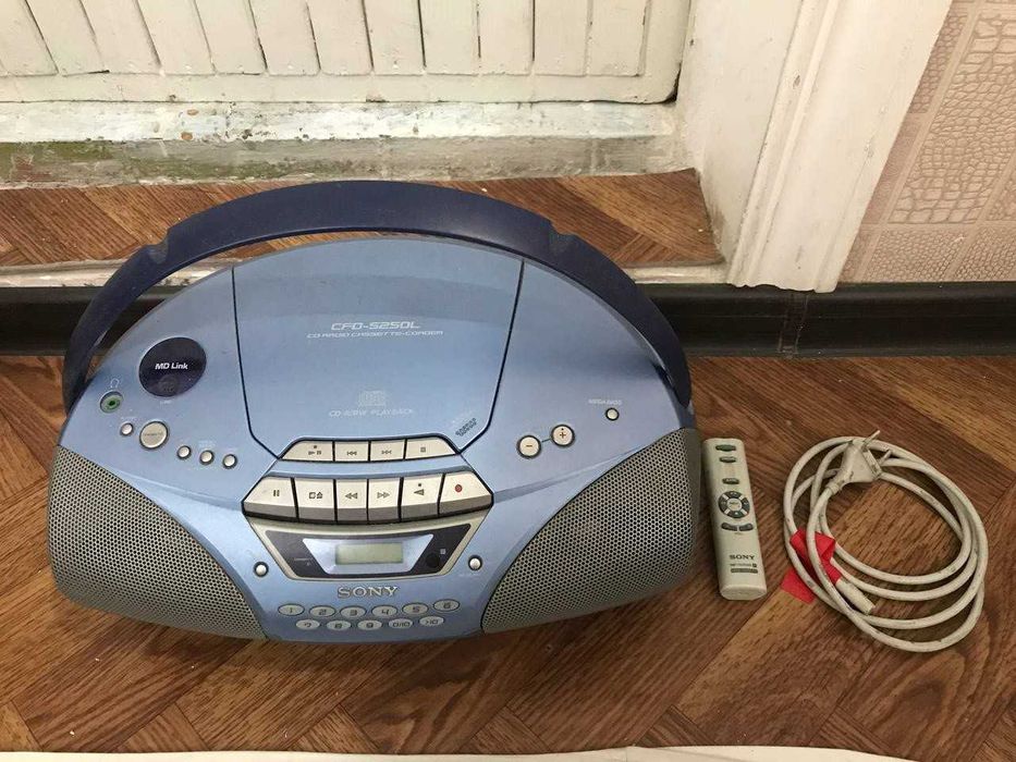 Продам магнитофон SONY