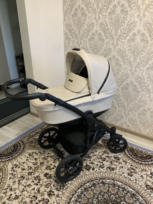 Продам Детскую каляску 2 в 1