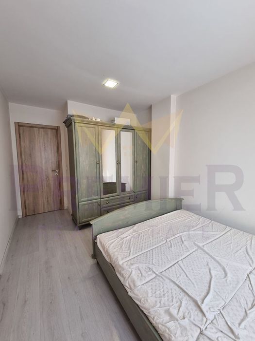 Дава се под наем Тристаен апартамент в Варна, Цветен квартал - 110 кв.м за 612 € - Снимка #4