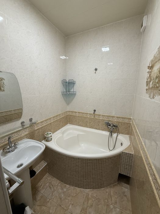 Срочно! Юнусабад-17, «4-дом» Дасаф школа, 3/3/5, 79м2, евро+мебель+тех