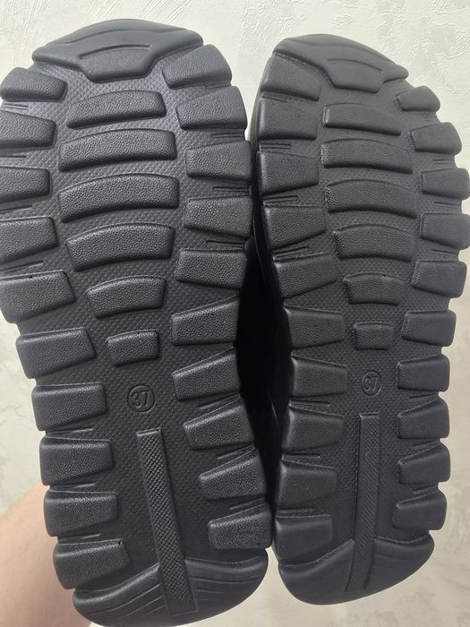 Женские кроссовки 36р