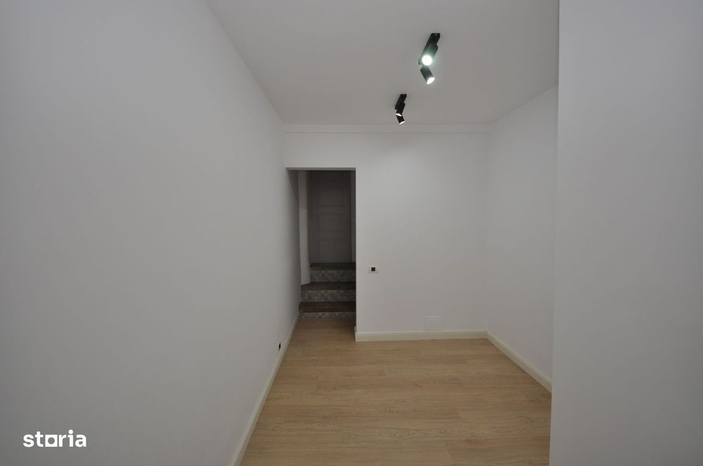 Apartament cu 3 Camere Potrivit pentru Birou - Victoriei