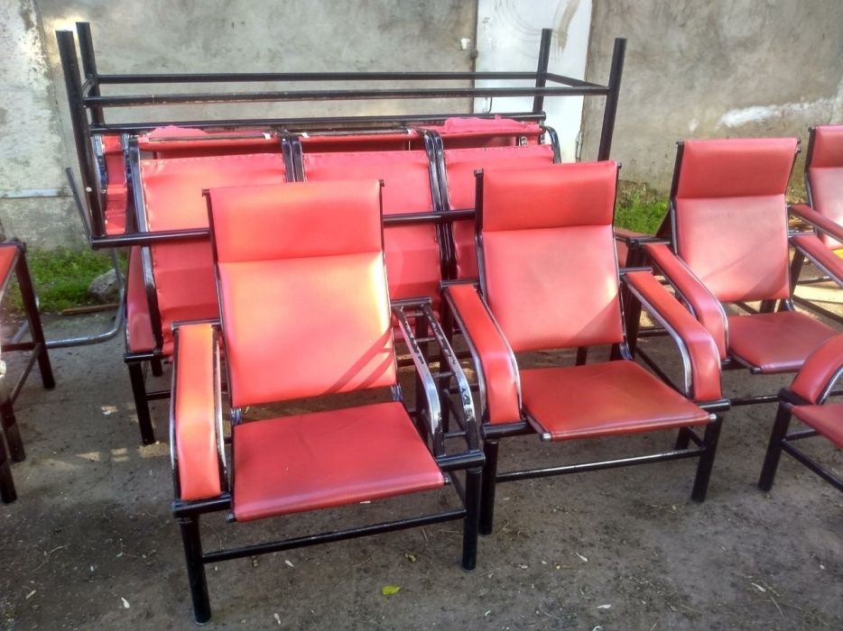 Диван для зала ожидания.