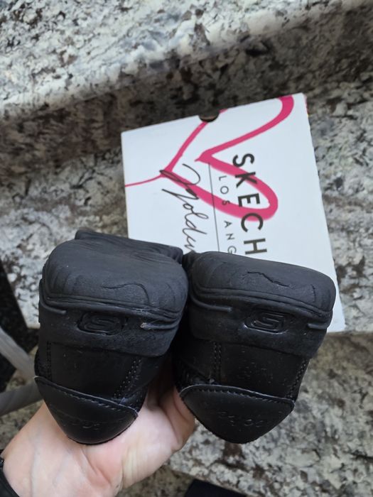 Pantofi Skechers marimea 33.5 negri