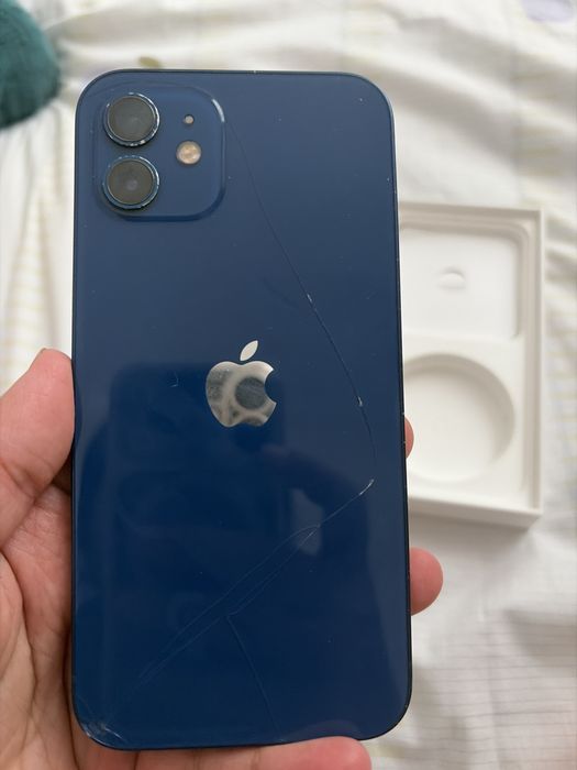 Продам айфон 12,64 гб,все работает