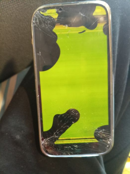 Vând iPhone 14 plus pentru piese