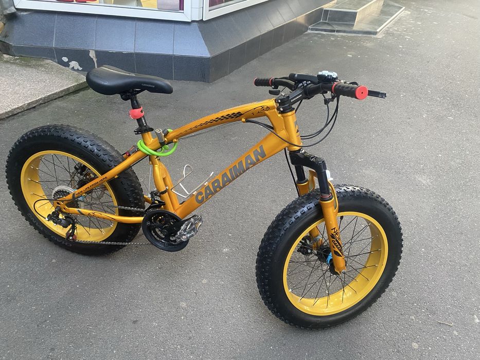 Vand bicicleta cu roti de 20