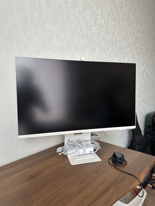 Монитор 4K Samsung Smart M8 32"