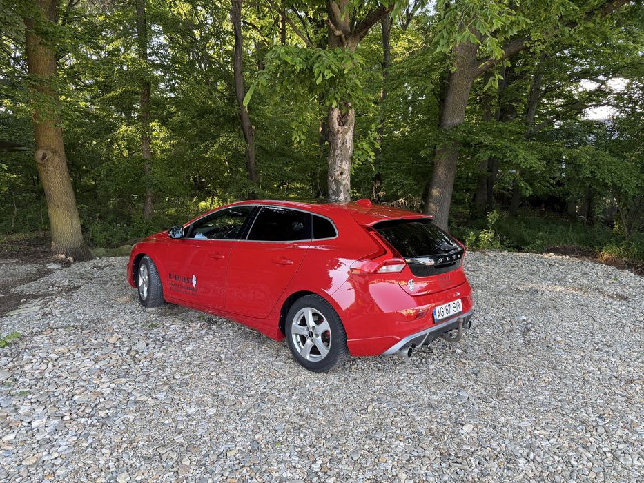 Volvo V40 R Design