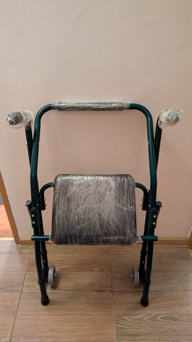 Cadrul de mers ortopedic, pliabil, cu roti si sezut, reglabil