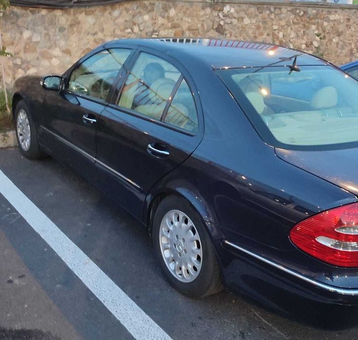 Proprietar, vând Mercedes-Benz E-Class