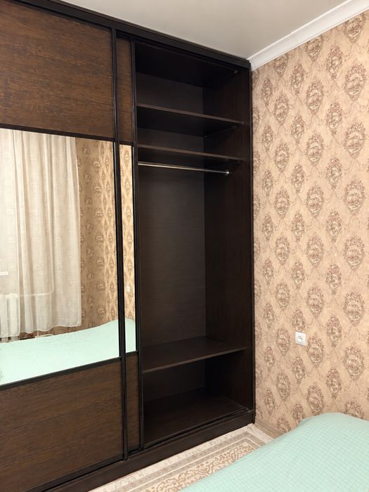 Продам шкаф-купе высокий . 2.70