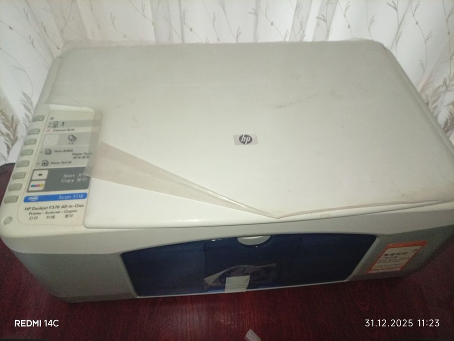 Принтер hp каропка есть