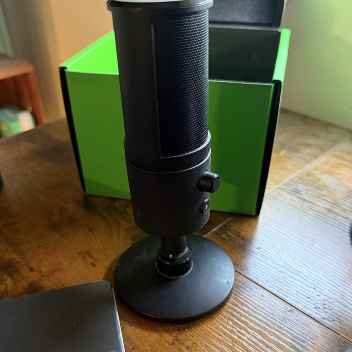Razer Seiren X USB микрофон – безупречен, пълен комплект