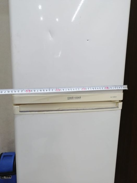 Холодильник Samsung небольшой.