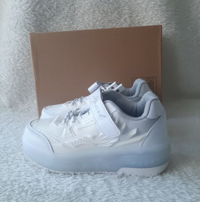 Светещи кецове с колелца.