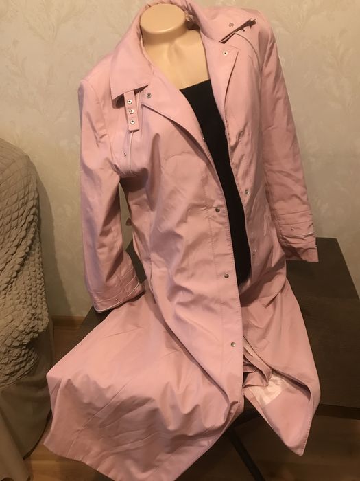 Плащ 52 р. Турция. 100 000 сум.