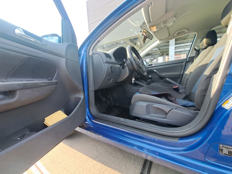 Vând VW Golf 5 MPI motor  benzina BGU