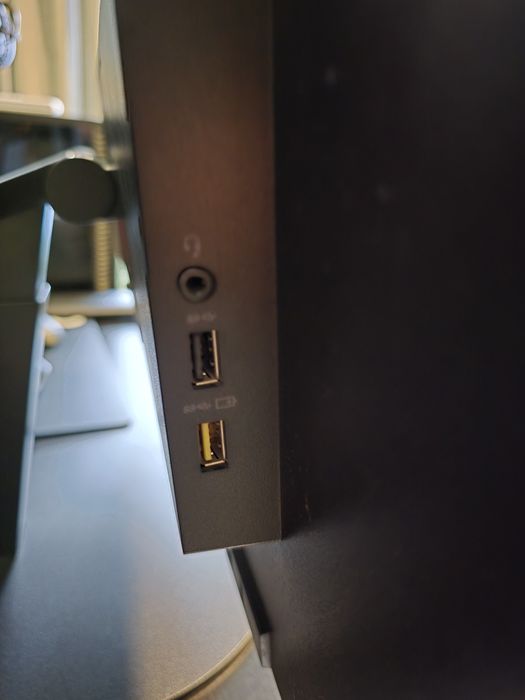 Монитор Lenovo 24 инча T24v-10