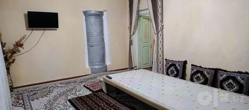 Hovli uy sotiladi