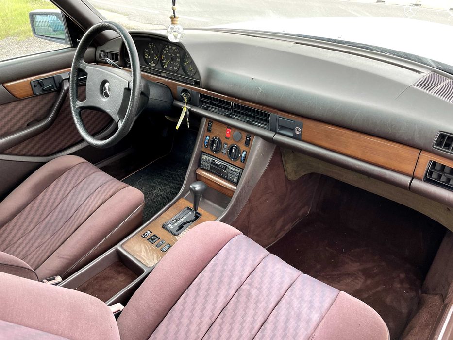 Mercedes-Benz S Class W126 300SE