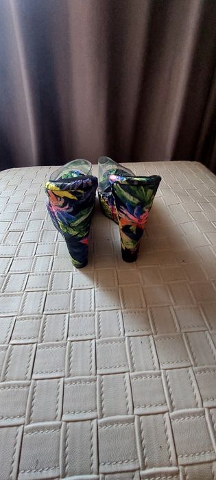 Saboti cu platforma