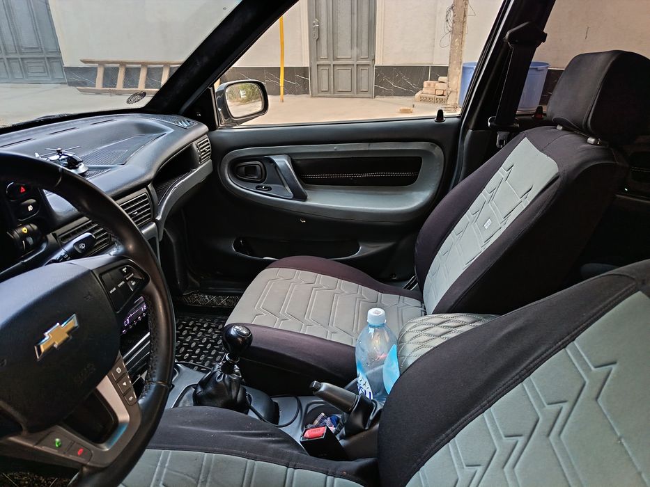 Леховой машина седан