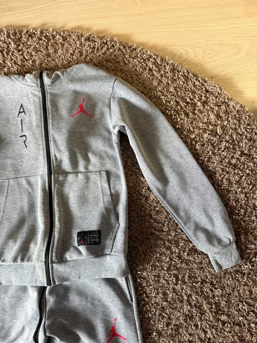 Мъжки анцуг Nike Air Jordan комплект размер S супер запазен неползван