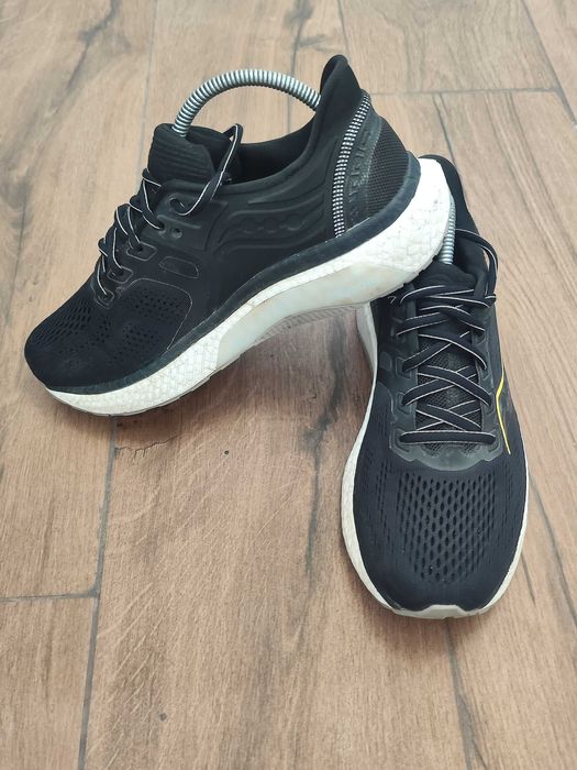 Маратонки Saucony Hurricane 23
