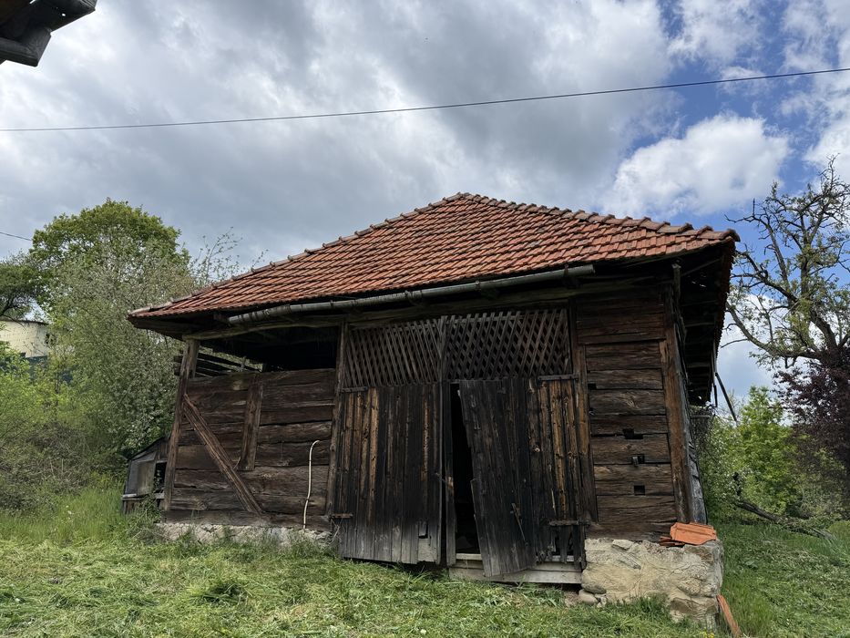 Casă de vânzare .