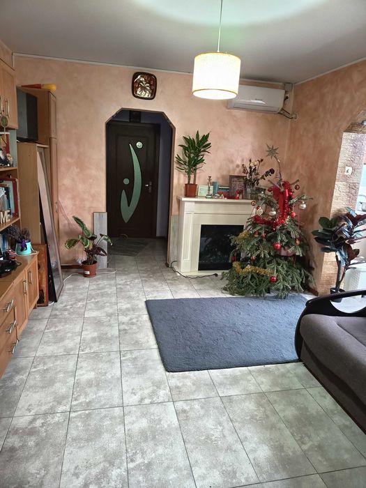 Apartament 2 semidecomandate transformat în 3