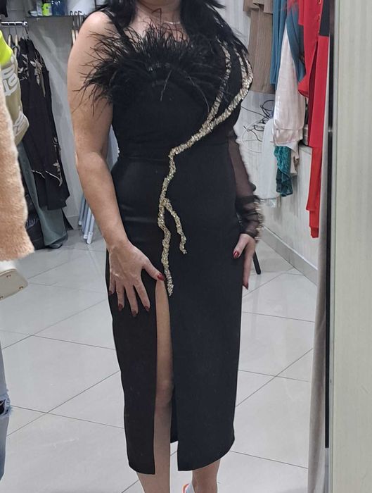 Rochie neagra cu pene