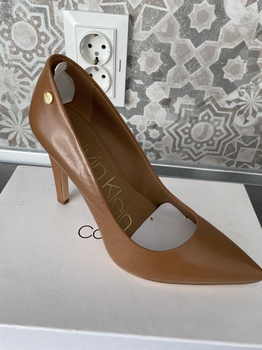 Елегантни обувки Calvin Klein