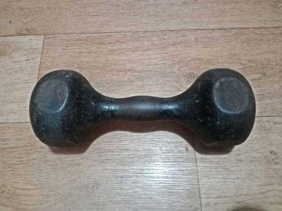 Продам гантелю 8 кг СССР.