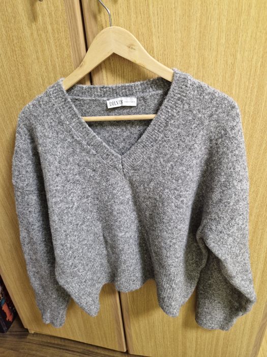 Pulover gros cu decolteu V gri, marime standard