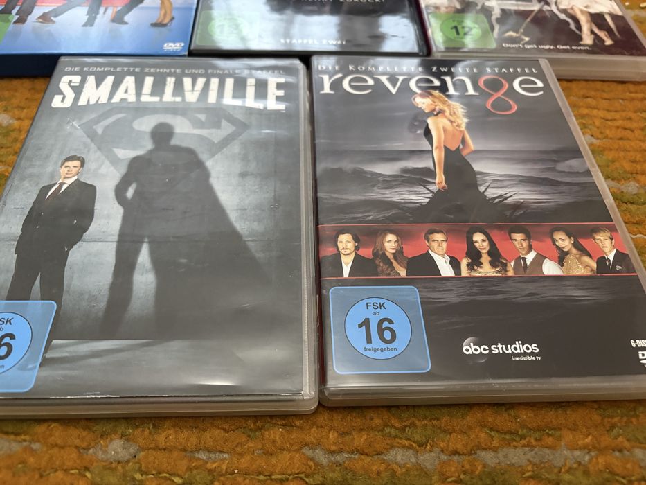 Set DVD seriale New Girl Sherlock Little Liars Smallville Revenge