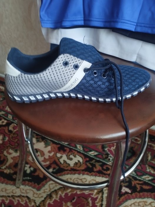 Продам обувь летнию